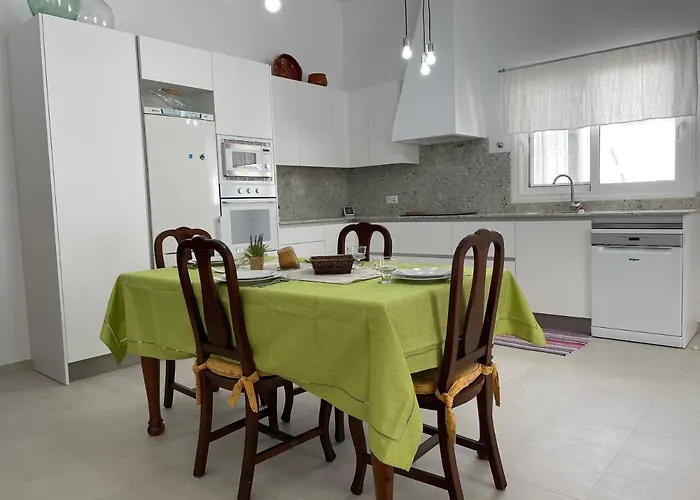 Lovely Casa Tamaide - - בית נופש *